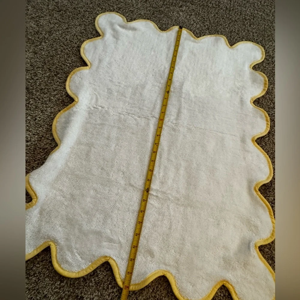 Kassatex Chairish Scallop Edge Towel Collection - Hand Towel NWT Yellow White